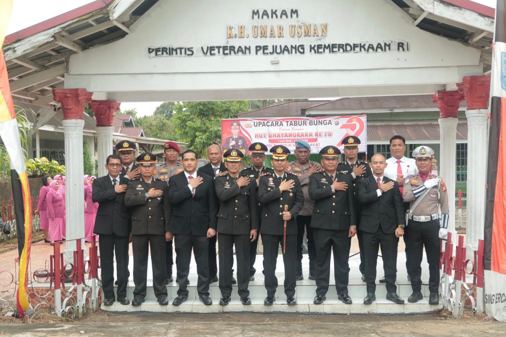 Polres Kuansing Gelar Upacara Tabur Bunga Peringatan Hari Bhayangkara ke-79